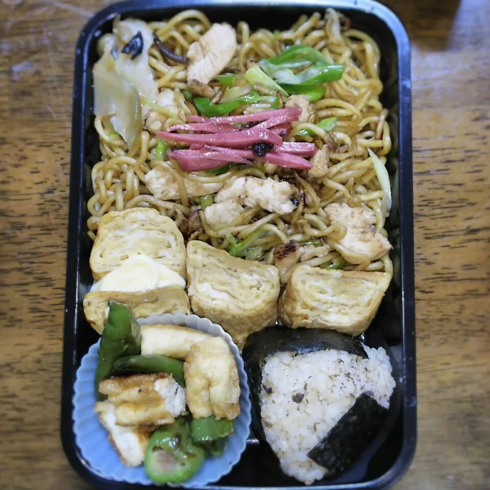 Snapdishの料理写真:旦那夜勤弁当🍱
  焼きそば|miimiさん