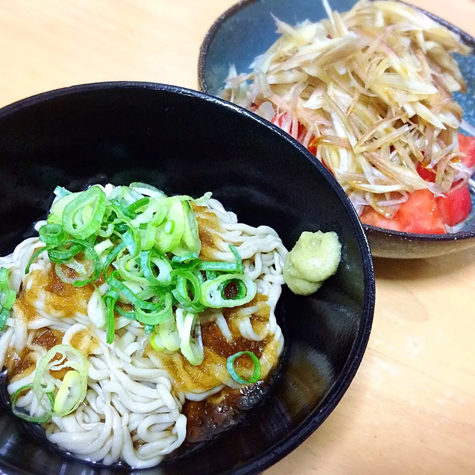 今日のヘルシー晩御飯
おろし蒟蒻蕎麦
ミョウガたっぷりトマトのサラダ🍅|たまこっこさん