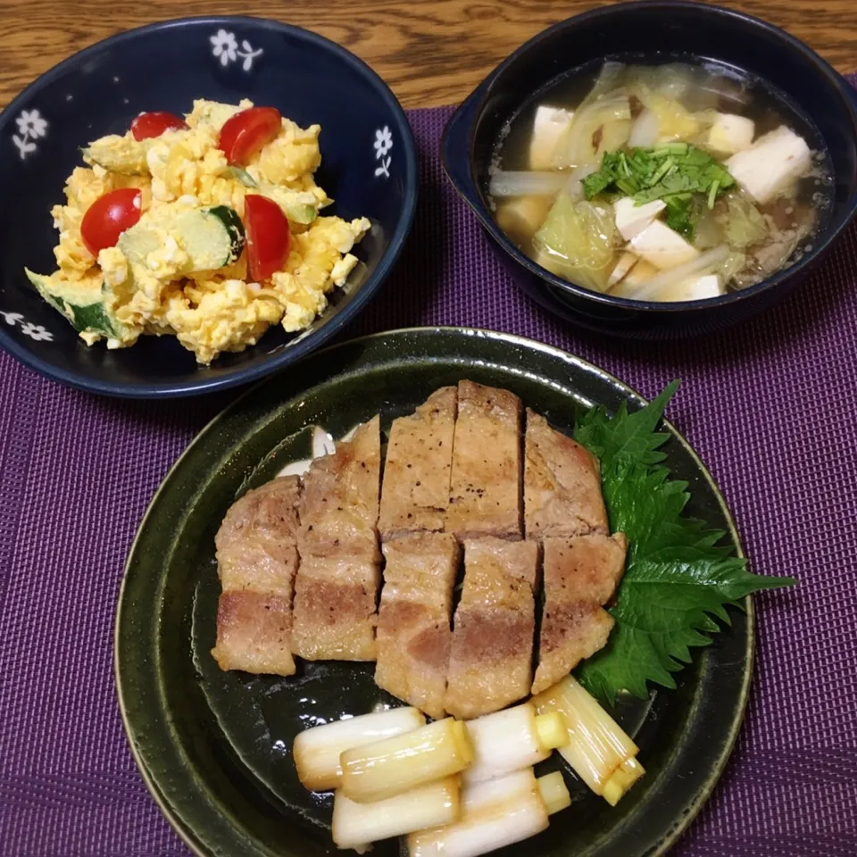 Snapdishの料理写真:マカロニたまごサラダ・テールスープ・豚ロース酢醤油ソテー|美也子さん