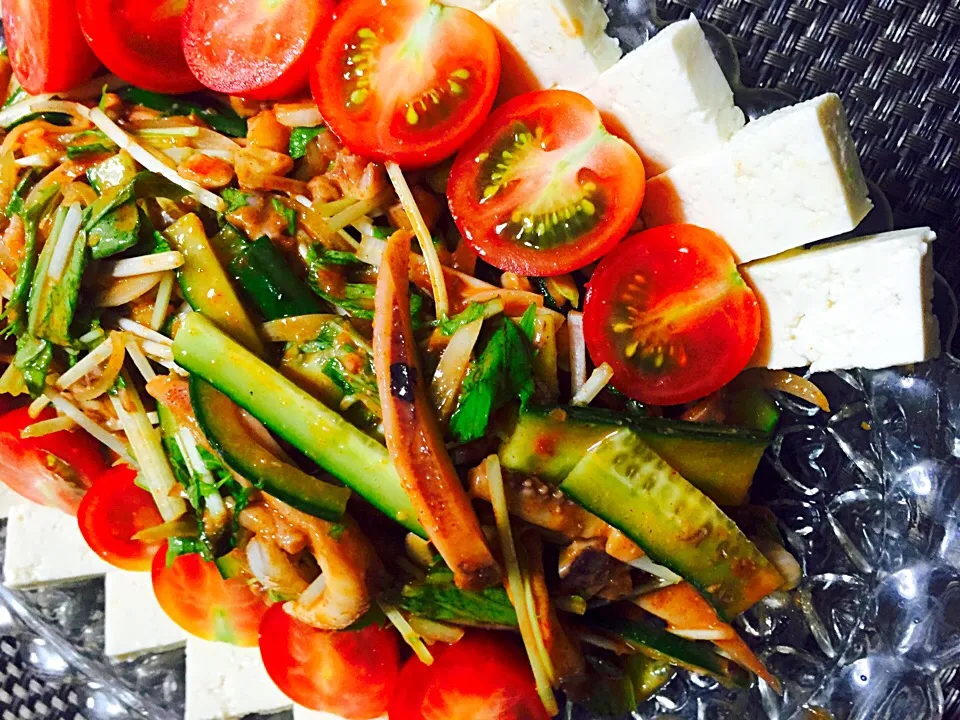 イカ様サラダ🐟🍅🐟🍅私の辛味噌シリーズレシピ🔥|葉っぱのおさらyokomamaさん