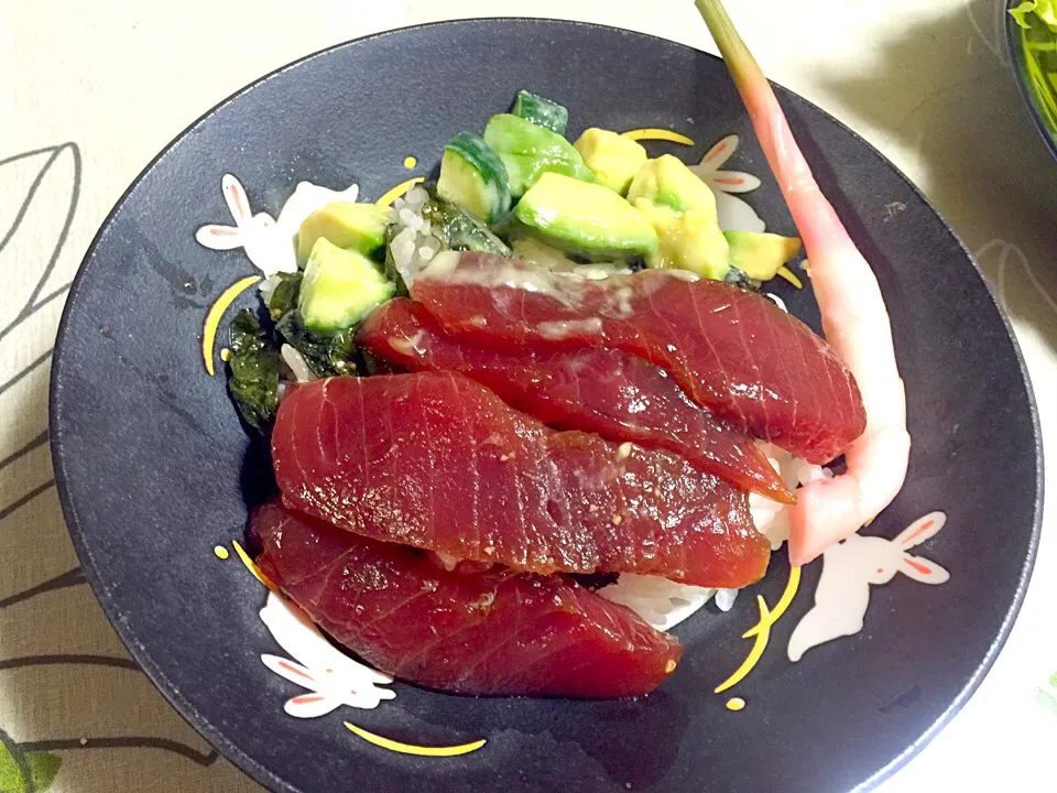 韓国風マグロの漬丼
アボカドと胡瓜の白味噌和え|tabyさん