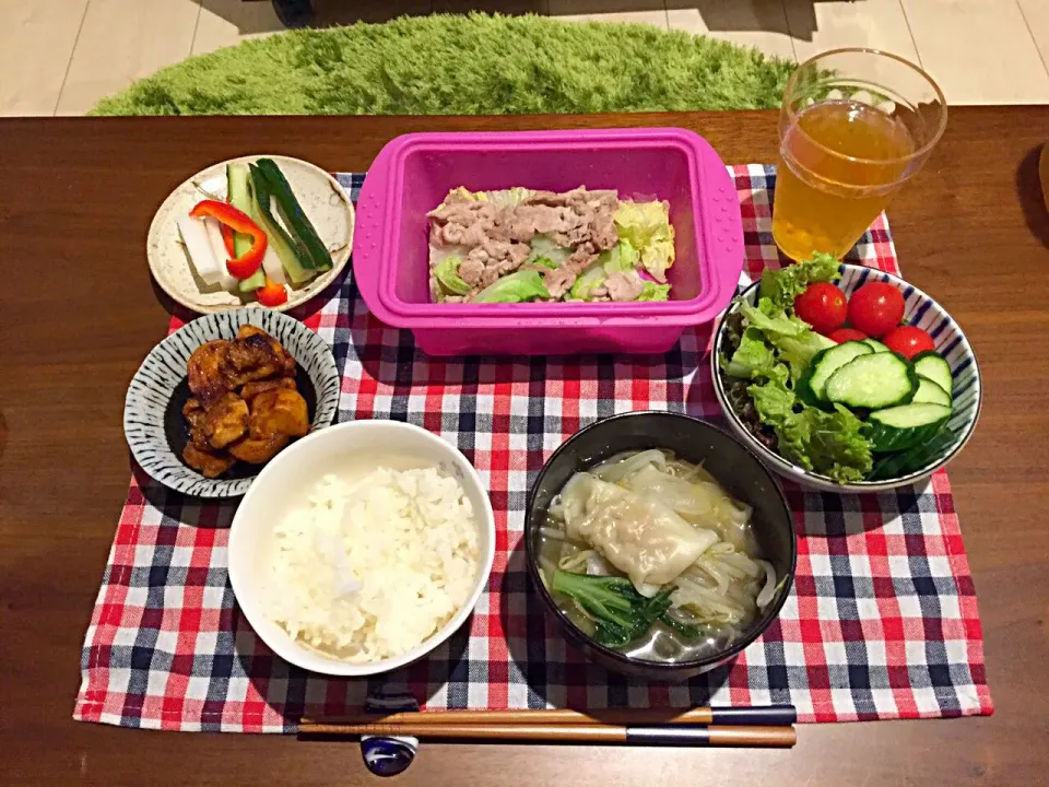 作り置きごはーん♡蒸し野菜、鶏肉とじゃがいものピリ辛炒め、ピクルス、サラダ、餃子スープ|未来さん