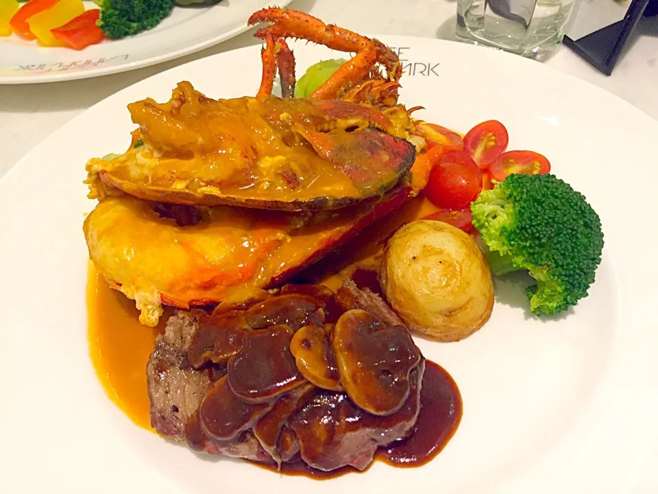 Grilled half lobster, Australian beef tenderloin & sautéed vegetables|Sky Blueさん