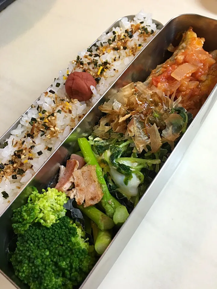 Snapdishの料理写真:イワシのトマト煮 モロヘイヤおひたし 豆苗の卵炒め アスパラベーコン ブロッコリー弁当。|Kumiko Kimuraさん