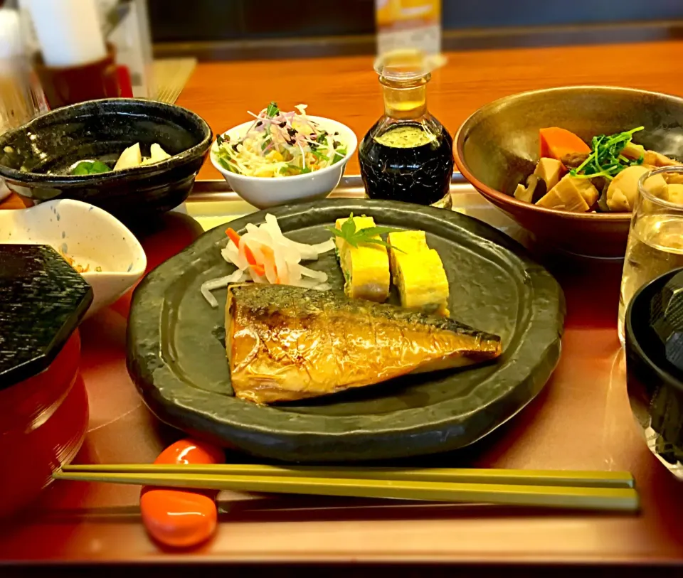 ヘルシーな
「焼魚(鯖)定食」|muutさん