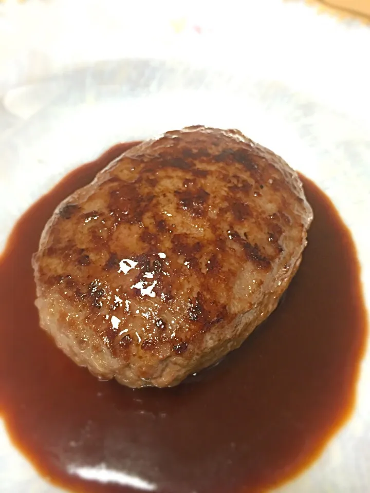 話題の低温調理で、ハンバーグを焼きました！肉汁を閉じ込めたので、ふっくらジューシーに焼き上がりました(^-^)/|ギムレットさん