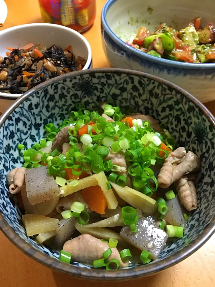 もつ煮＆たことトマトとキュウリのバジルソース和え＆ひじきの煮物|kimikimiさん