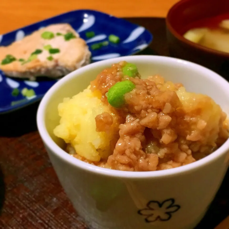 マッシュポテトと鶏ひき肉のあんかけ肉じゃが|もなかさん