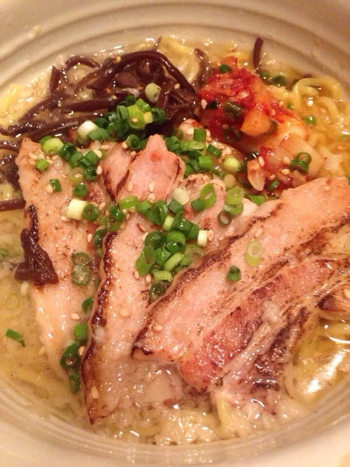 Snapdishの料理写真:背脂チャッチャ系豚キムチラーメン|晴れの陽さん