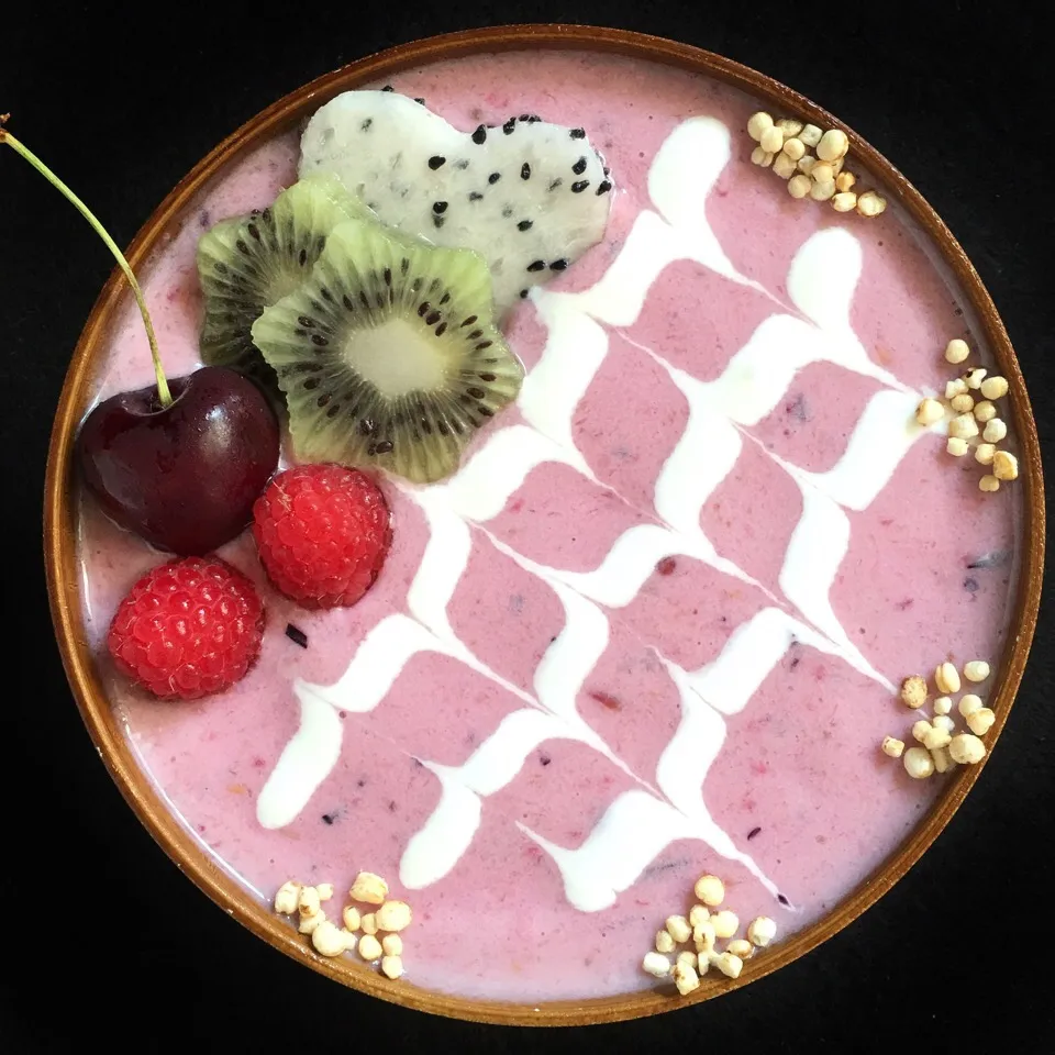 Raspberry smoothie bowl|coxiella24さん