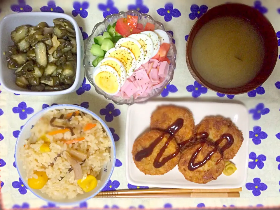 8/30❁晩ご飯❁栗ごはん、蓮根はさみ揚げ、サラダ、お味噌汁|つんさん