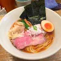 Snapdishの料理写真:大森海岸にある麦苗さんの特製醤油らーめん。|sunhideさん