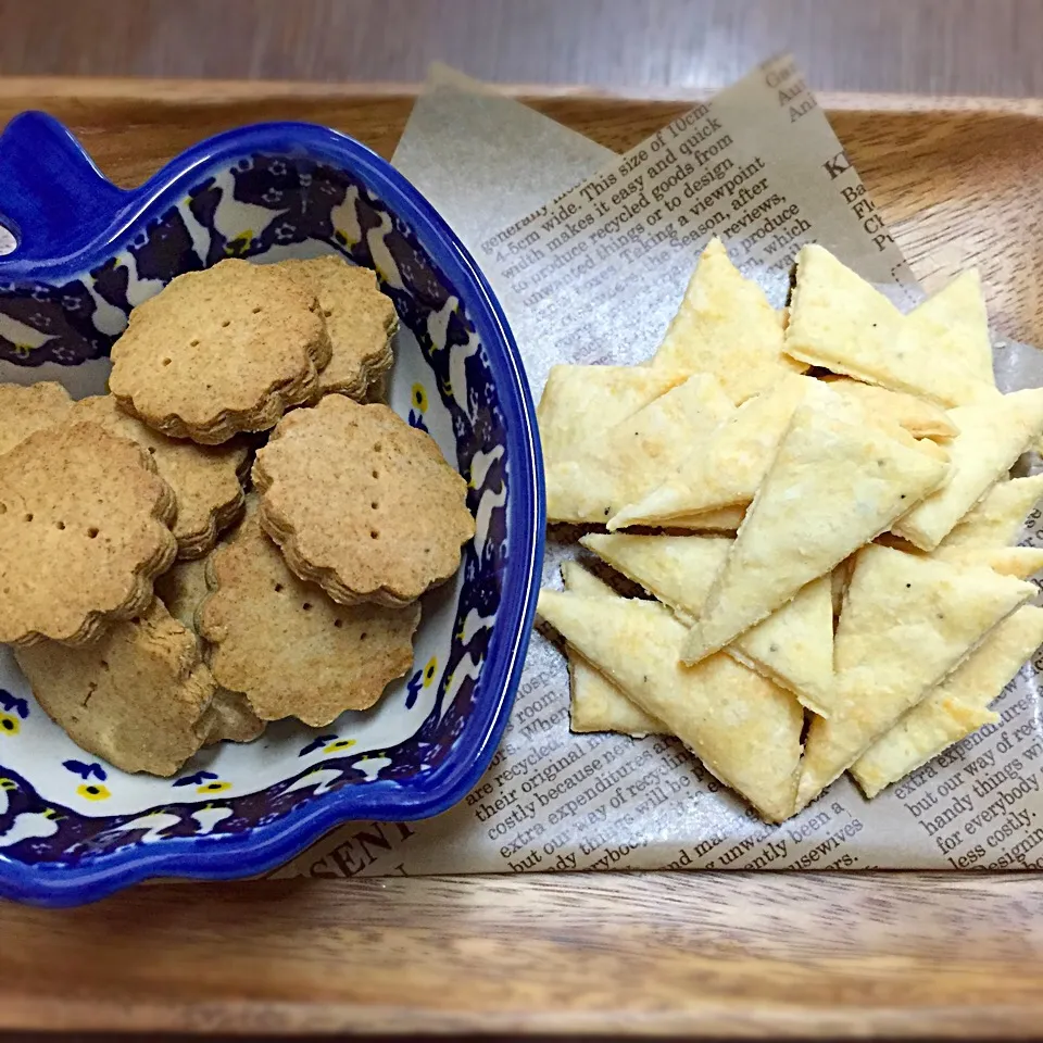 今日のおやつ🍪
ピーナツバタークッキーとチーズクラッカー♫|ひろっちさん