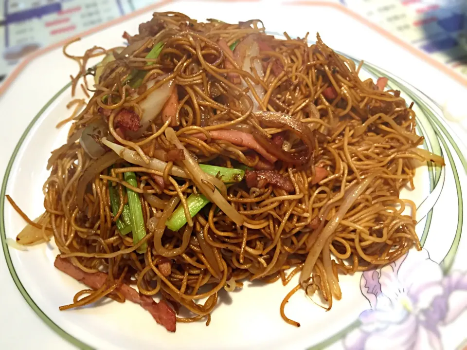 Snapdishの料理写真:香港風醤油焼きそば|toshi,I🍴さん