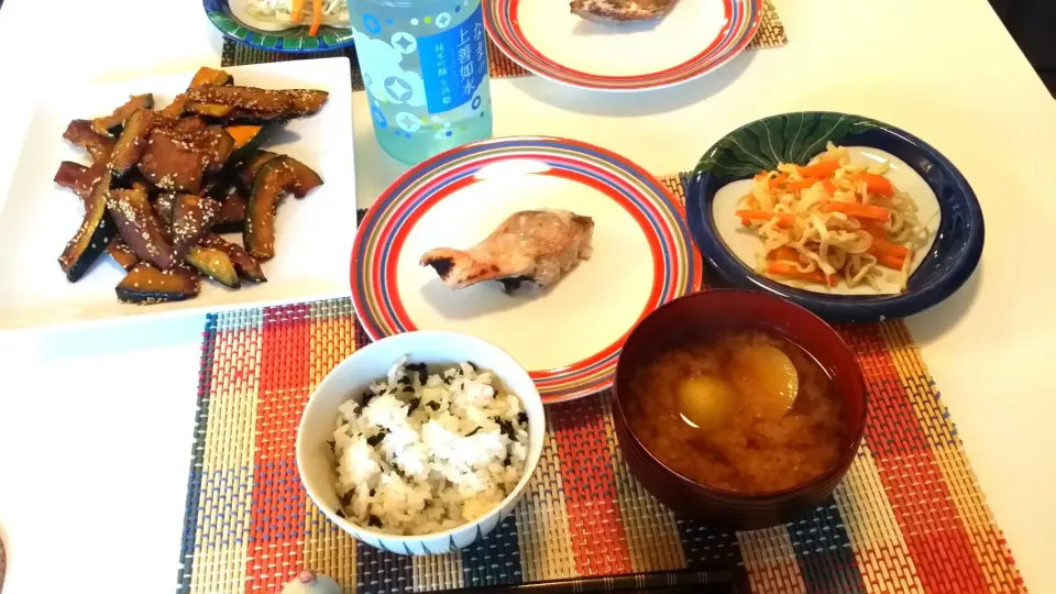 今日の夕食　赤魚粕漬け、かぼちゃの甘辛炒め、切り干し大根の煮物、わかめごはん、じゃがいもの味噌汁、SDモニター☆なまの上善如水|pinknari🐰🌈さん