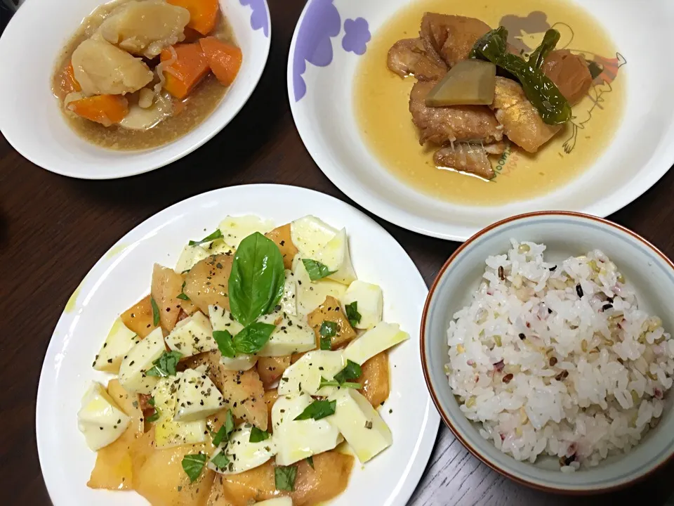 カレイの煮付け、肉じゃが、桃カプレーゼ【和洋コラボ】♡|ryookkkkoさん