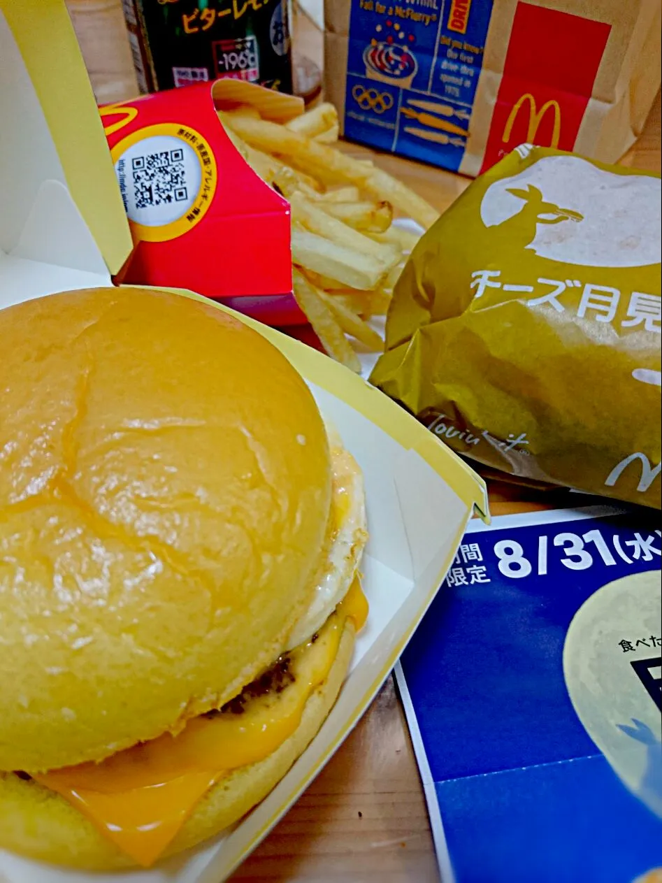 月見バーガー🍔 今日発売✨ 初モノに目👀がナイの😅💧…
今年もこの時季が来ました😁|yucaxxxさん