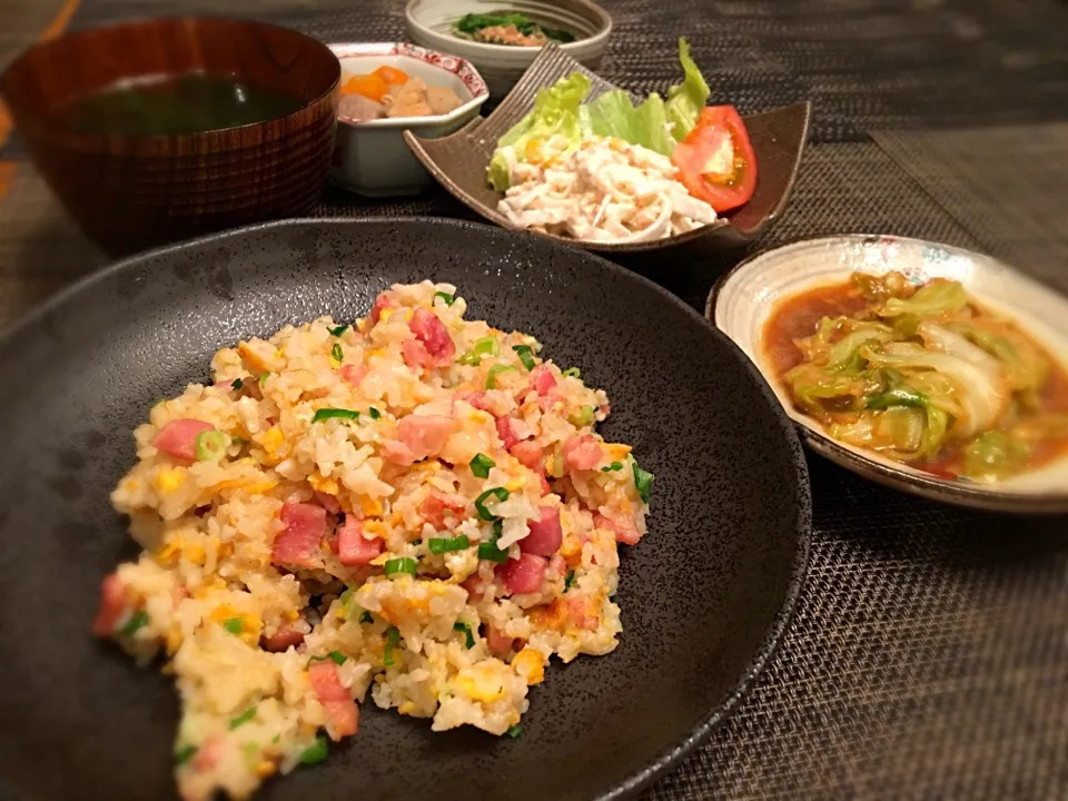 チャーハン🍴❤️
キャベツの味噌チーズ炒め🍴
中華風わかめスープ🍴
大根と蟹とコーンのマヨサラダ🍴|あやみっきーさん