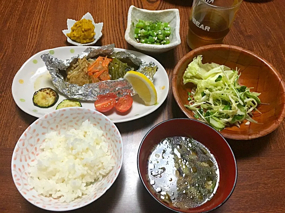 Snapdishの料理写真:鮭のホイル焼き、鳥と野菜の和風スープ、サラダ、かぼちゃのそぼろ煮🍳|めいこさん