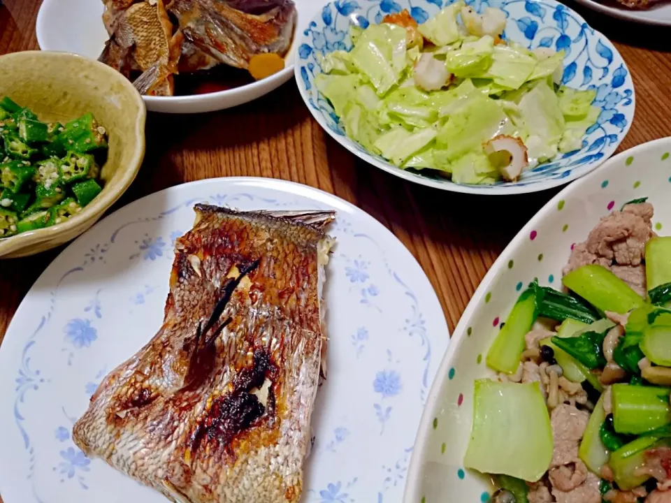 ・鯛の塩焼き
・鯛のアラ煮
・オクラの胡麻和え
・チンゲン菜の炒めもの
・きゃべつと竹輪のブラックペッパーサラダ|ようかんさん