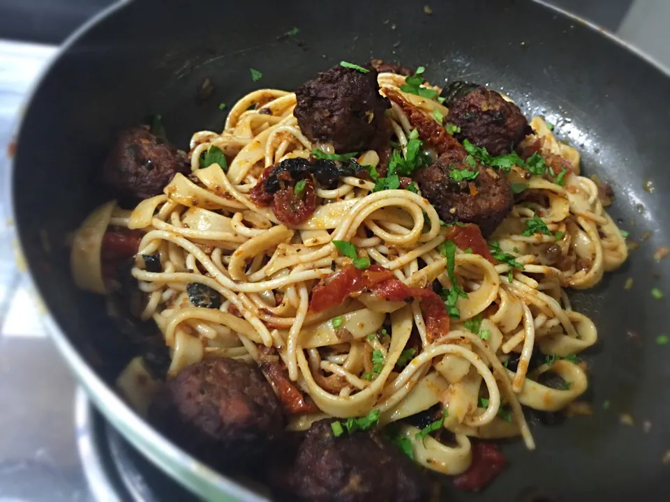 Pasta bolognese meatballs with red wine 🍝🍷|unicoandunicaさん