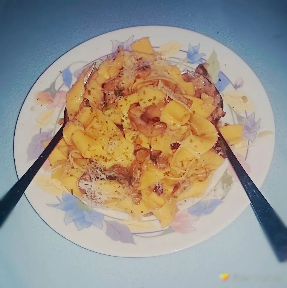 Pasta ai Funghi
Pasta Noodles with Parmesan and Mushrooms|Najeskaさん