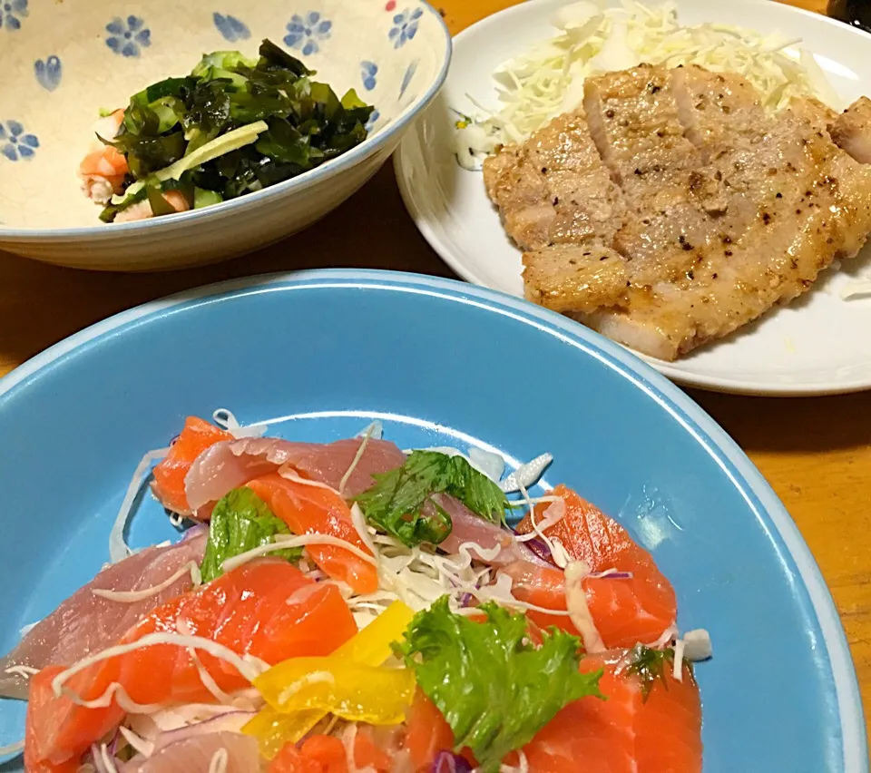 Snapdishの料理写真:サーモンとマグロのカルパッチョ、わかめとエビの酢の物、豚バラのグリル|mizuさん