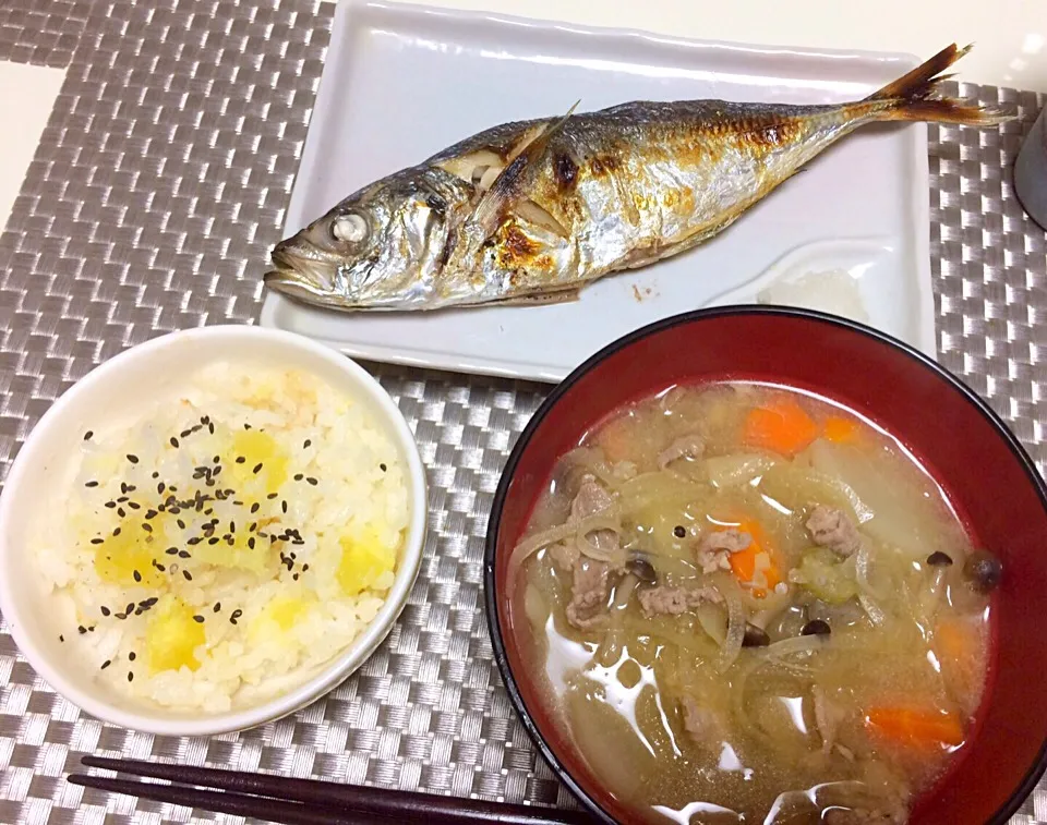 まるごとアジの塩焼きとサツマイモご飯に豚汁です😊|Seijiさん