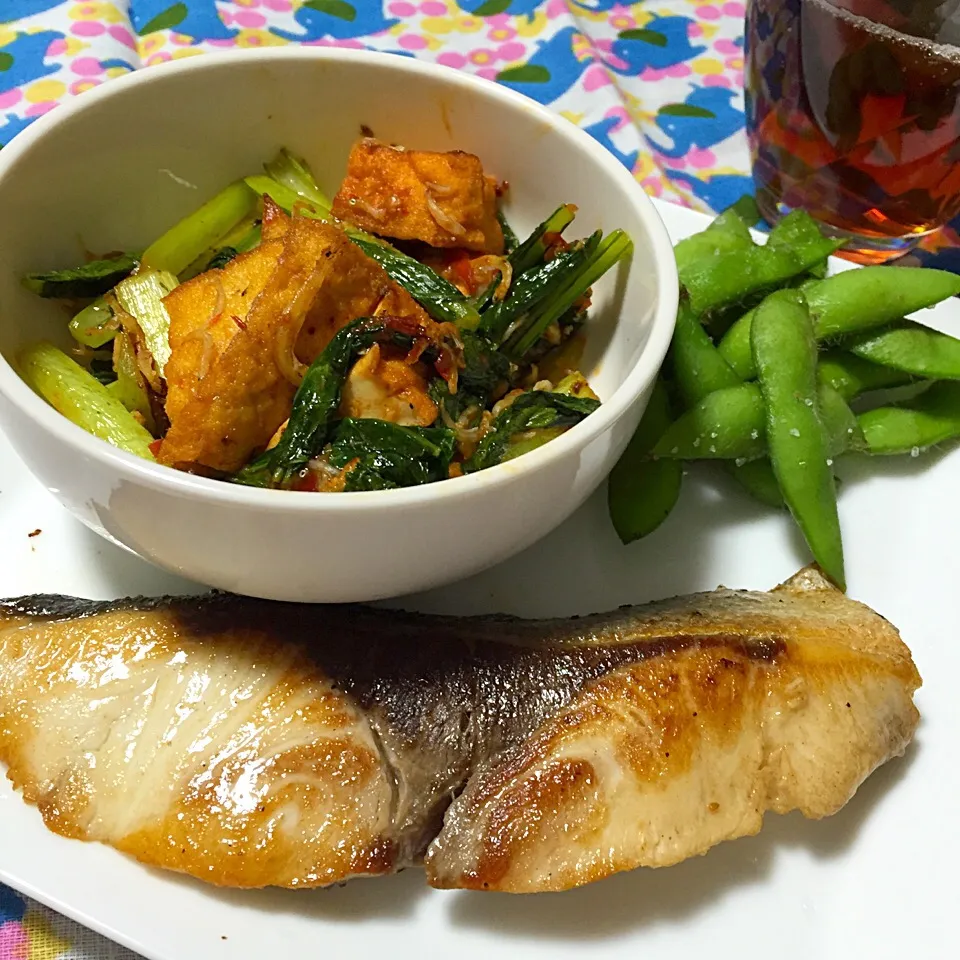 鰤焼いて、枝豆茹でて、豆板醤で野菜炒めしてみました。|カナ☆デップさん