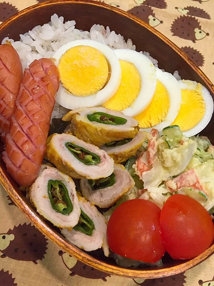 パパたろ弁当

雑穀ご飯
ポテサラ
ミニトマト
獅子唐の豚肉巻き(カレー味
ソーセージ
ゆで卵|ひななぎさん