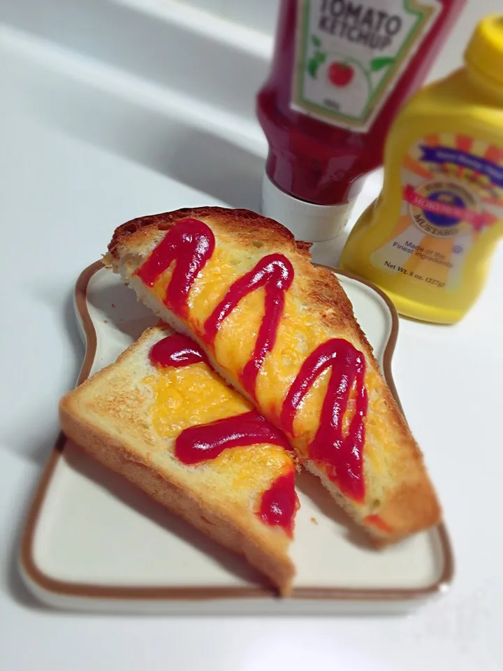 お気に入りのお皿に🍞|三姉妹のママさん