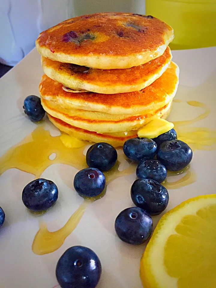 Snapdishの料理写真:Lemon Blueberries Pancakes|Tari's Kitchenさん