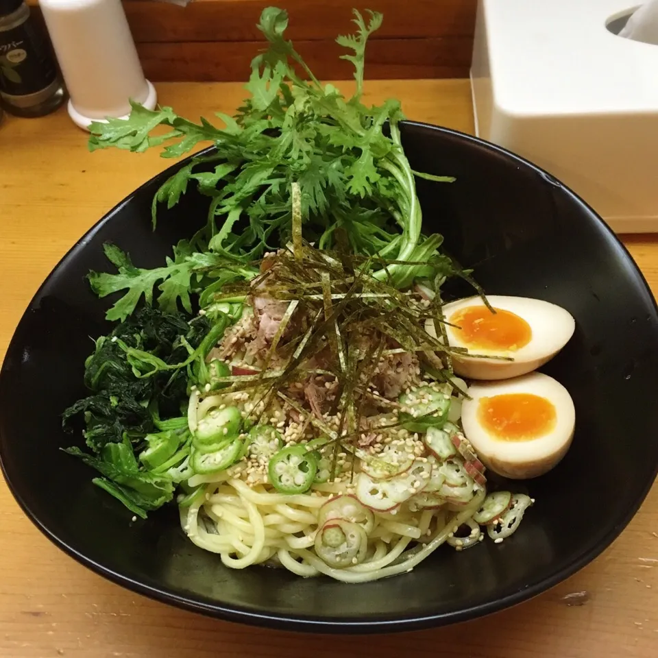 Snapdishの料理写真:夏麺 味玉春菊トッピング@岳家|美也子さん