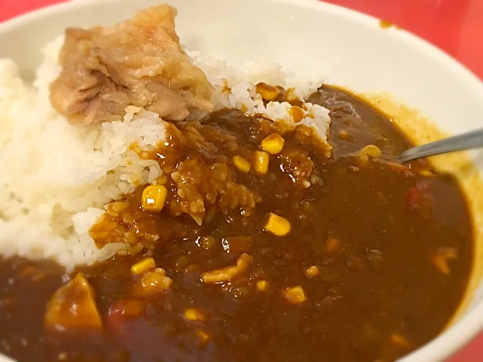 Snapdishの料理写真:横浜中華街🇨🇳龍鳳酒家  金曜ランチ限定  気まぐれカレー🍛キング盛り😆トッピングはチキンステーキ|ゆうじ.さん