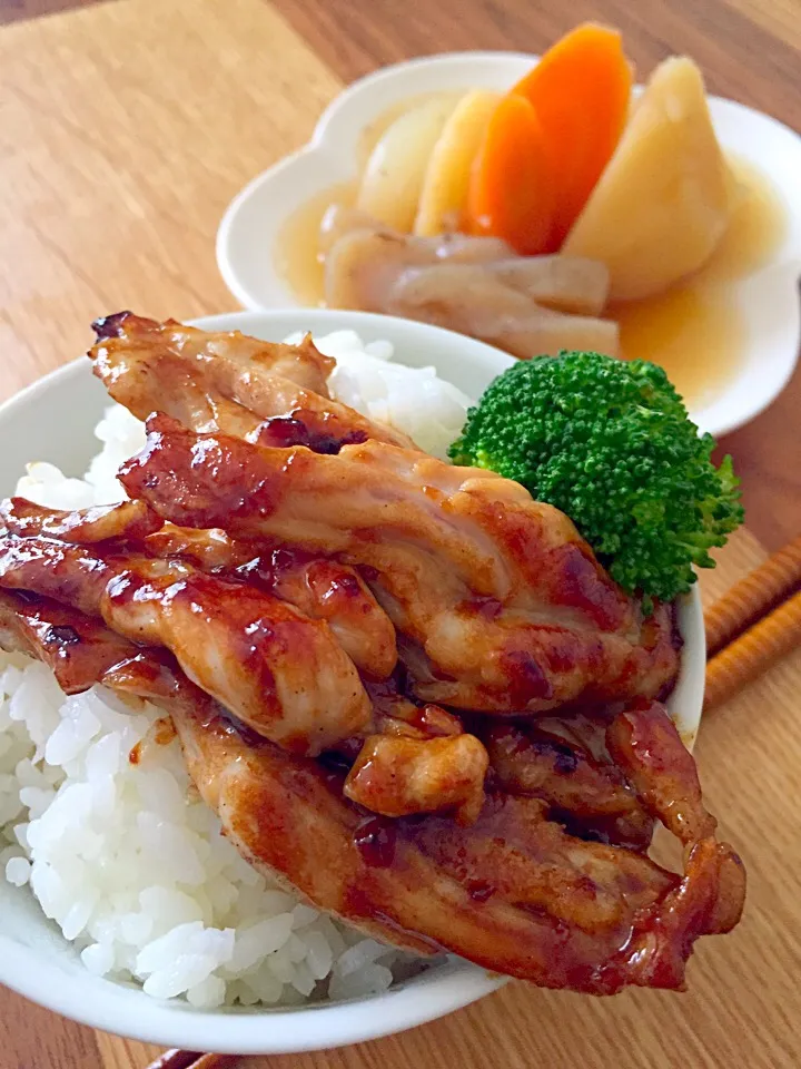 せせりの生姜焼き丼と肉なしじゃが|tomomiさん