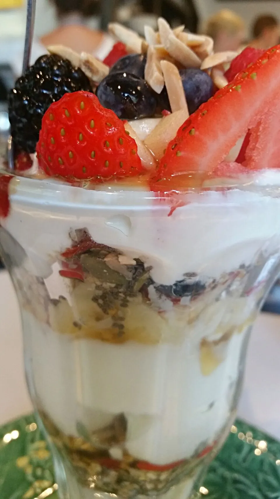 Fruit, Chia, Granola & Yogurt Parfait|Christina Sasserさん