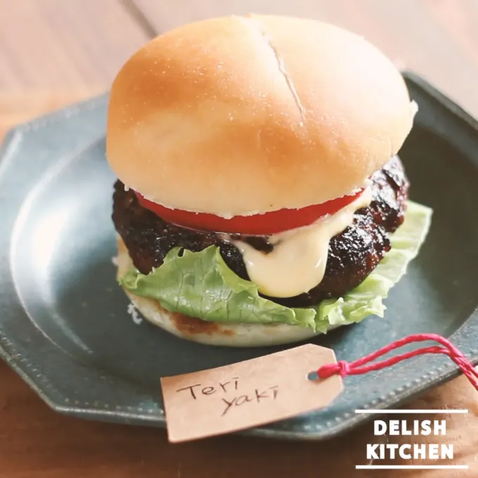 【動画】お肉感たっぷり！照り焼きバーガー #delishkitchentv|DELISH KITCHENさん