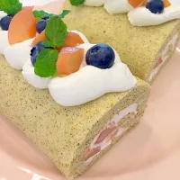 Snapdishの料理写真:桃のロールケーキ♡|トミィーさん