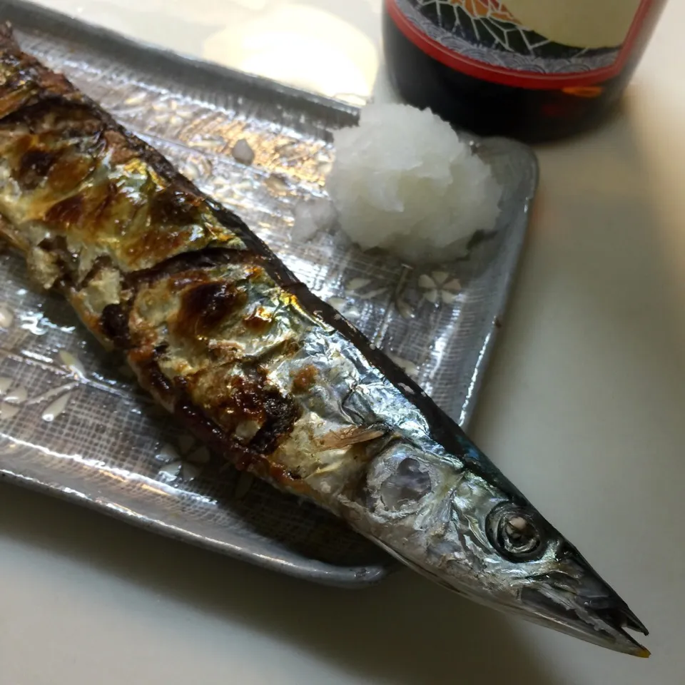 Snapdishの料理写真:初物で北海道産の秋刀魚。芋ロックで。|織友さん