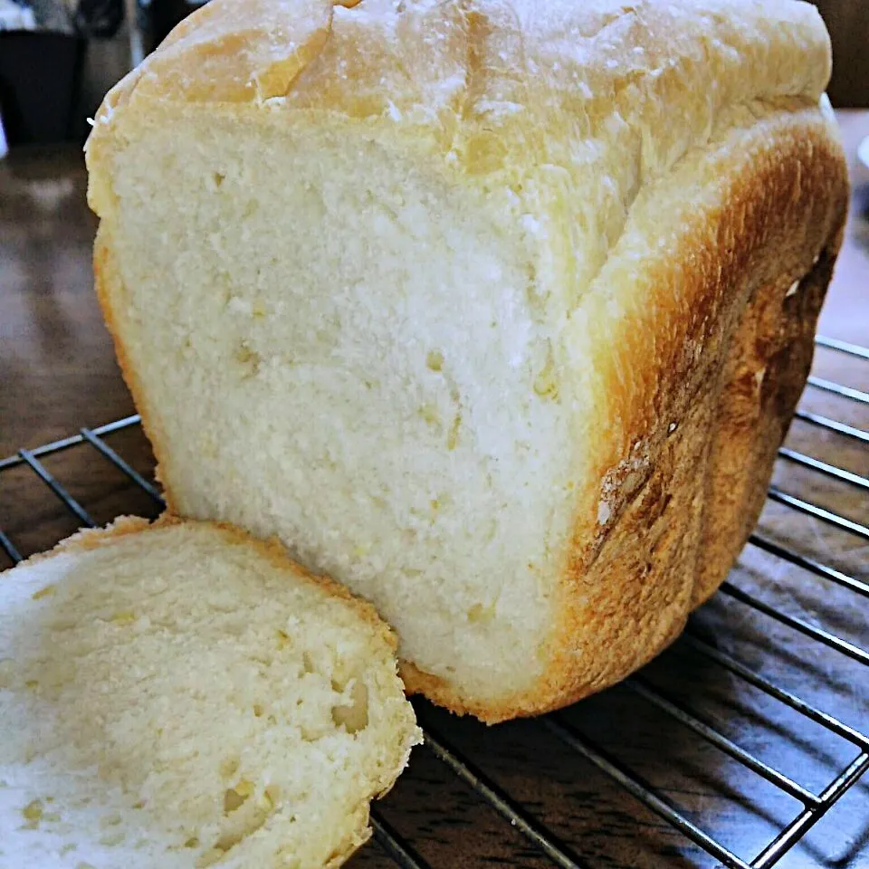 フリーカ入り食パン🍞

      HBもちもちコースで
      フリーカは8分茹でたものを
       入れてみました|miimiさん