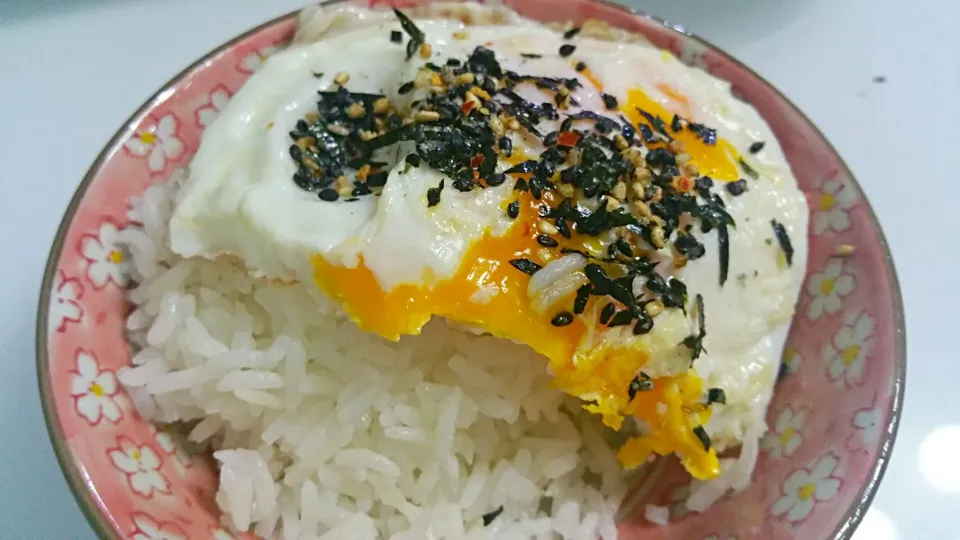 Snapdishの料理写真:fried egg with rice|🌷lynnlicious🌷さん