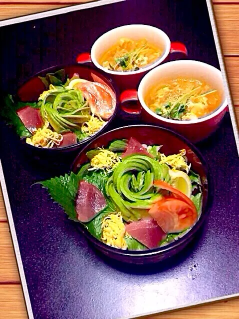 Snapdishの料理写真:アボカド🌹マグロ寿司(*^o^*)|ＳＵＺＵＫＩさん