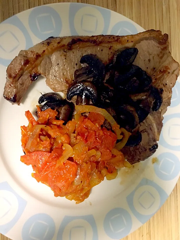 Snapdishの料理写真:Steak and tomato|luさん