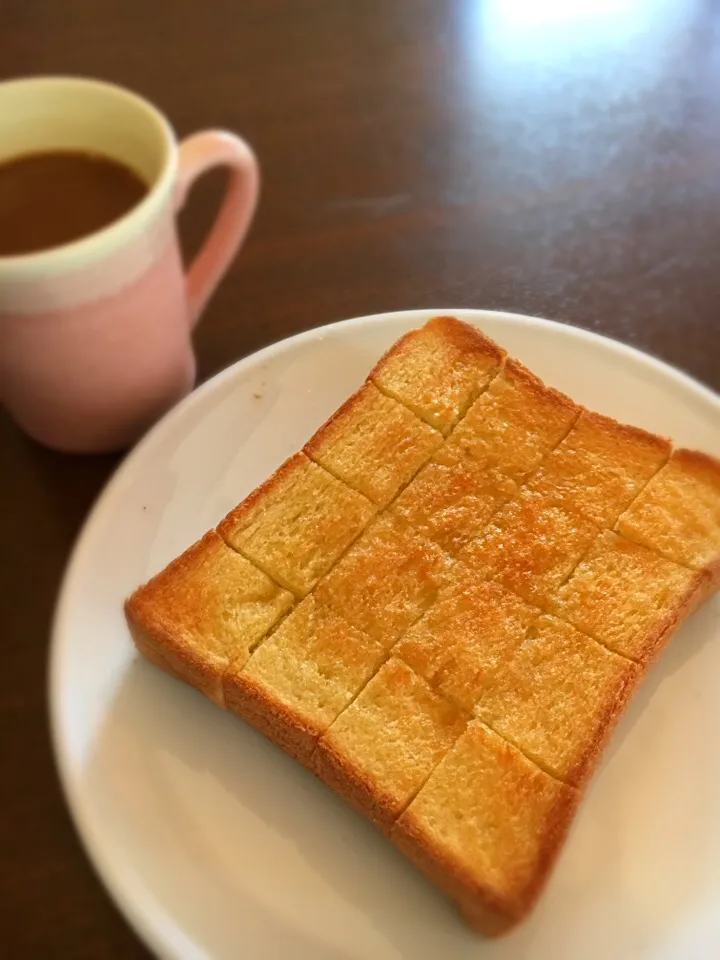 Snapdishの料理写真:4枚切り食パンで、ハニートースト|えりぺいさん