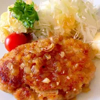 Snapdishの料理写真:野菜たっぷり豆腐入りハンバーグ|金城孝志さん