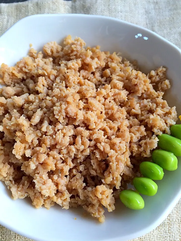 あまねこ🌿の料理 鶏そぼろ丼〜♪グルグル回して柔らか美味し♡|あまねこ🌿さん