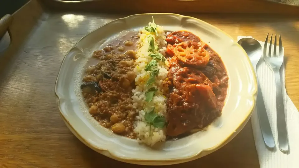 ひよこ豆と茄子のカレーと加賀蓮根と人参のカレー。|KimaLABOさん