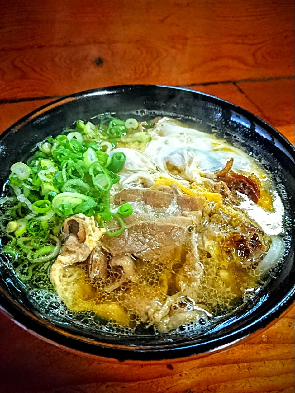 牛肉と玉子とじで他人うどん(^3^)/
 #博多うどん #さぬきうどん #肉うどん #玉子とじうどん|kossyossさん