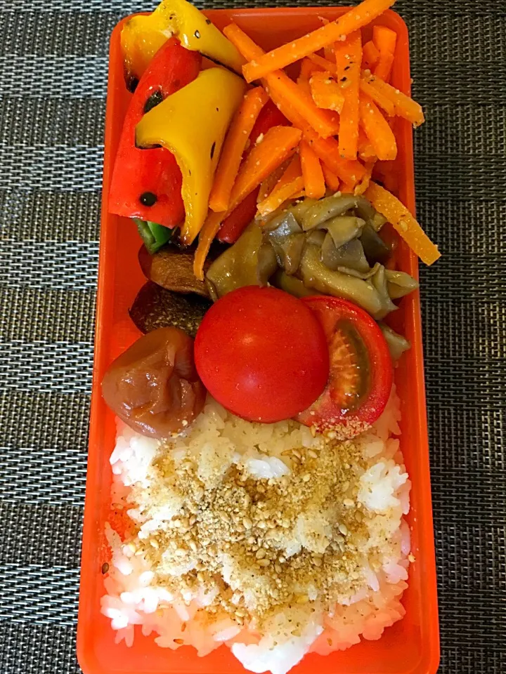 ヴィーガン弁当 野菜のグリル、にんじんナムル、きのこのバルサミコ炒め|aiさん