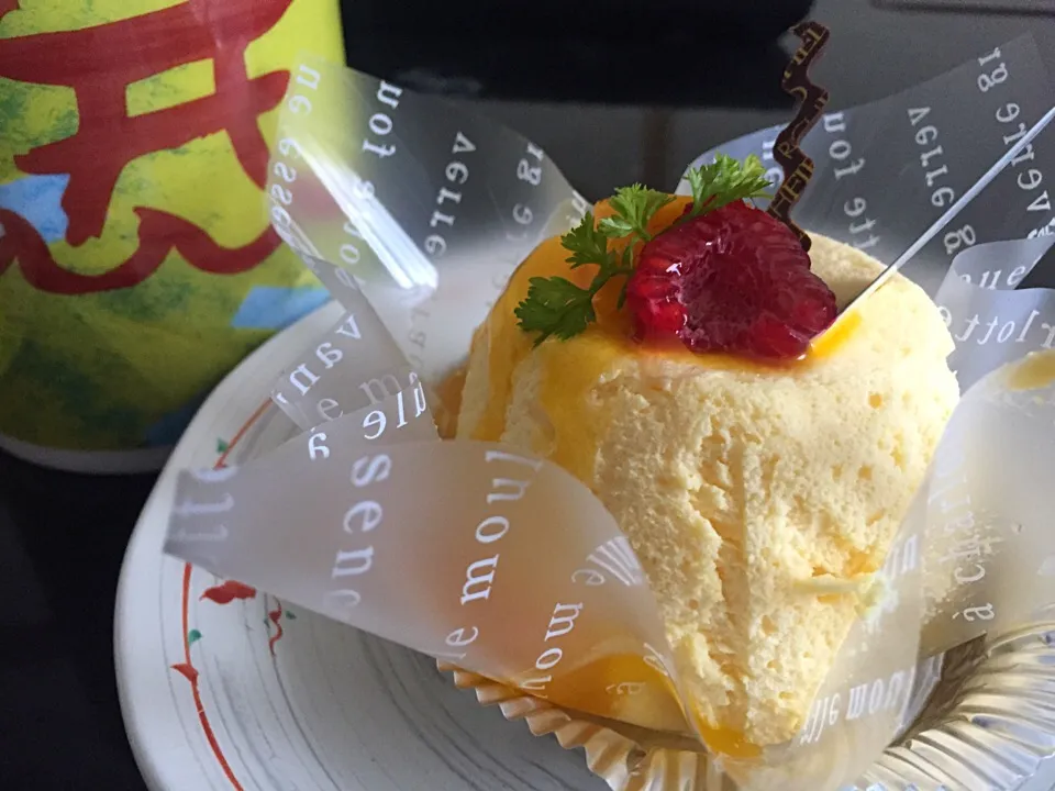 Snapdishの料理写真:9月4日お昼兼おやつ。ケーキ屋さん一周年フェアで、1200円以上購入で500円の割引券と焼き菓子5種プレゼント。ラッキー🎶|あやさん